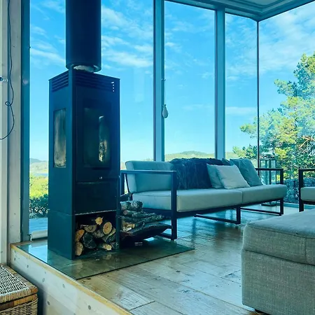 Architect-designed With Sea View *