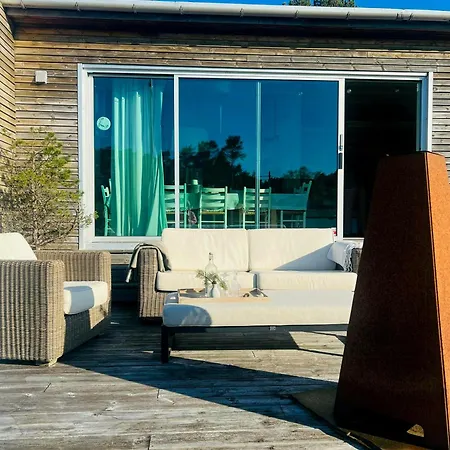 Architect-designed With Sea View Дом отдыха Hommersak