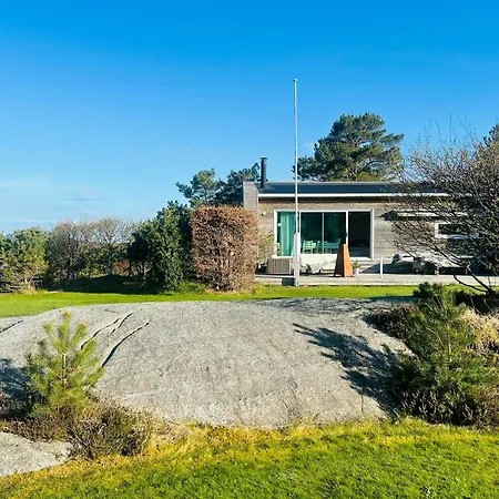 Дом отдыха Architect-designed With Sea View Hommersak