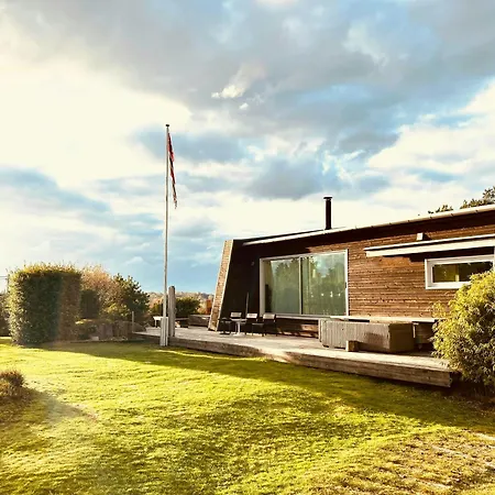 Architect-designed With Sea View Дом отдыха Hommersak