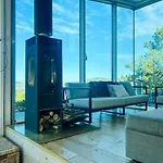 Architect-designed With Sea View *