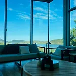 Architect-designed With Sea View 度假居 Hommersåk