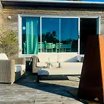 Architect-designed With Sea View 度假居 Hommersåk