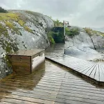 Architect-designed With Sea View 度假居 Hommersåk
